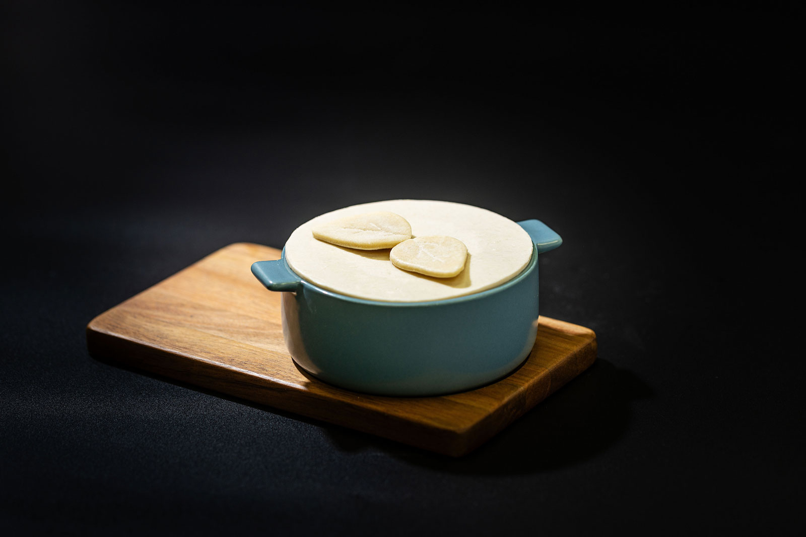 Bespoke pastry discs on a pie pot
